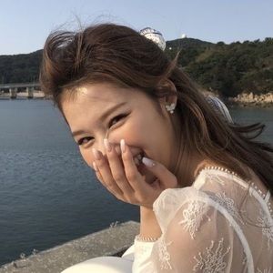 Meet your Posher, Thalia